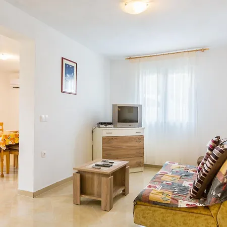 Miranda - Johan Ground Floor - Mpolo Apartment