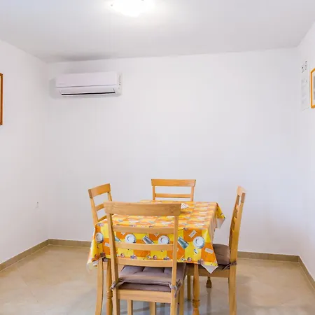 Apartment Miranda - Johan Ground Floor - Mpolo