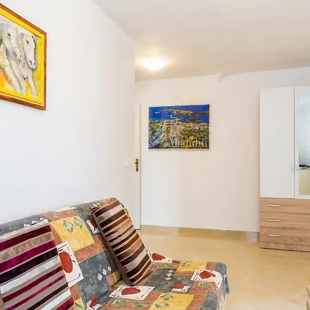 Apartment Miranda - Johan Ground Floor - Mpolo Medulin