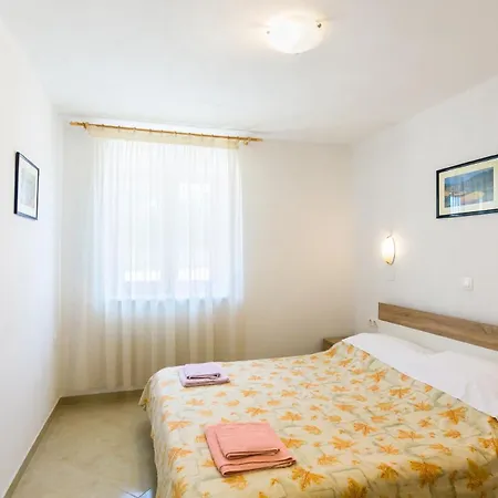 Miranda - Johan Ground Floor - Mpolo Apartment